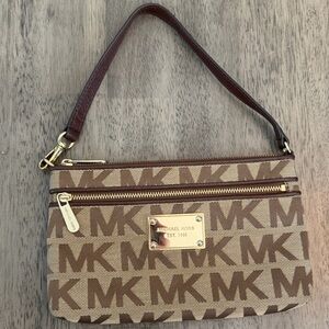 NWOT Michael Kors Jet Set signature logo large wristlet